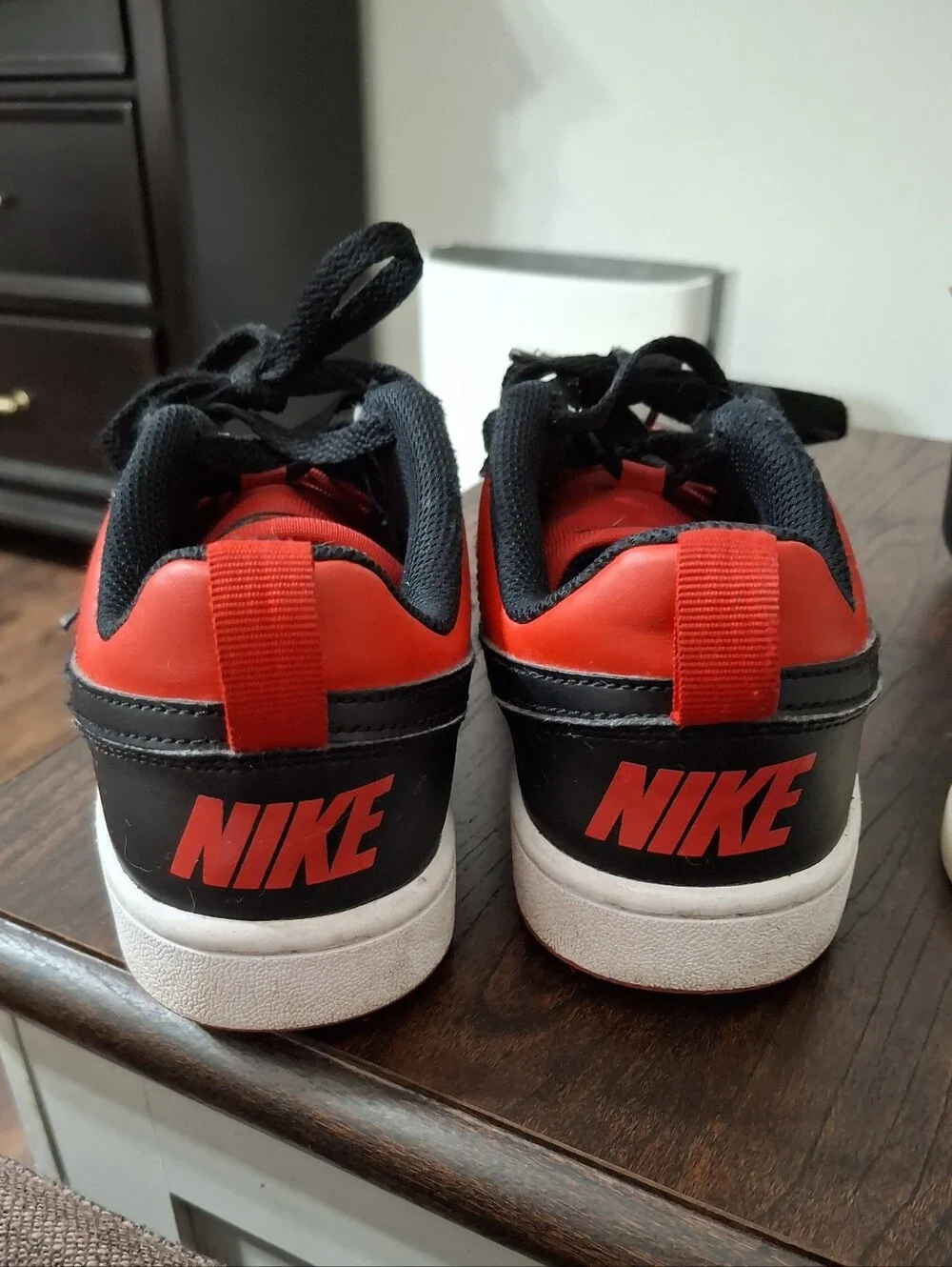 Nike Kids Red and Black Low-Top Sneakers